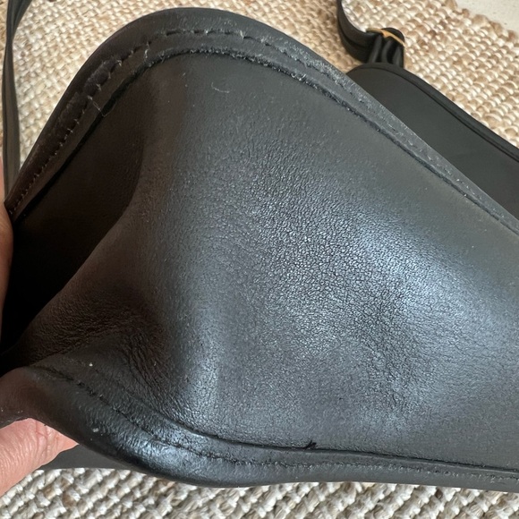 COACH VINTAGE | Unisex 1990s Vintage Coach Leather Messenger Bag - Picture 7 of 15